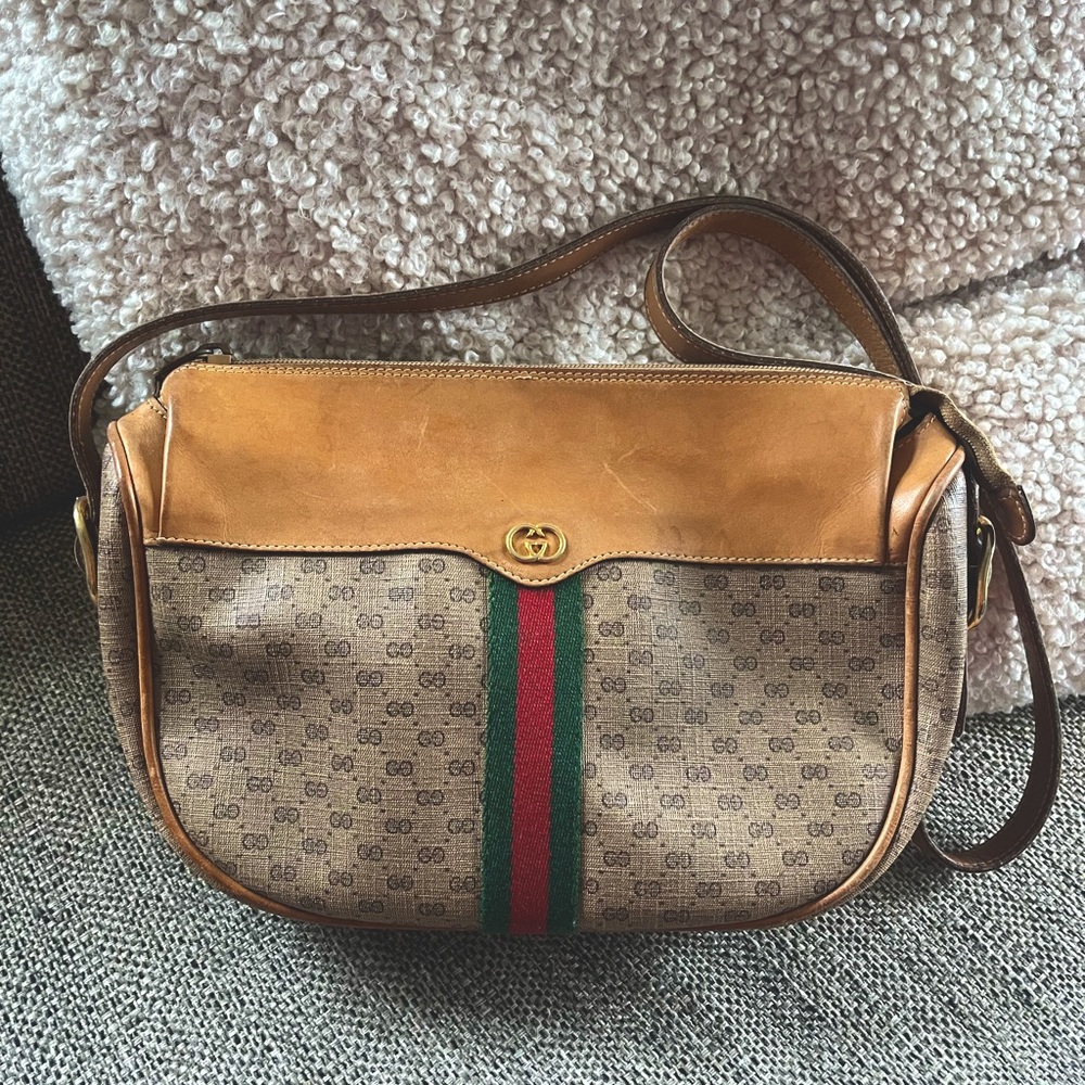 Vintage Gucci crossbody bag.